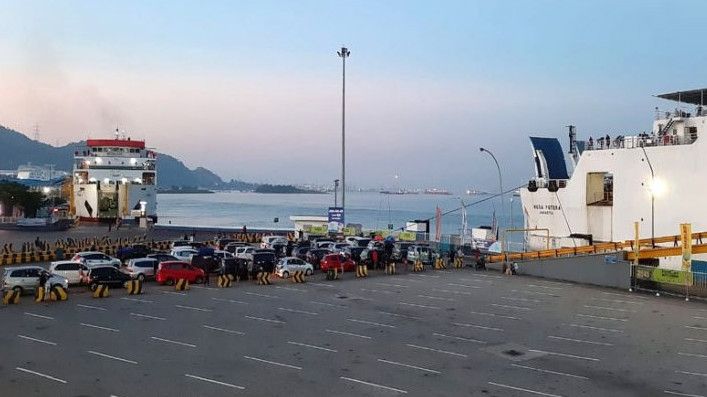 Puncak Arus Mudik di Pelabuhan Merak Banten Terjadi H-2 Lebaran, Ini Kesiapan PT. ASDP Indonesia