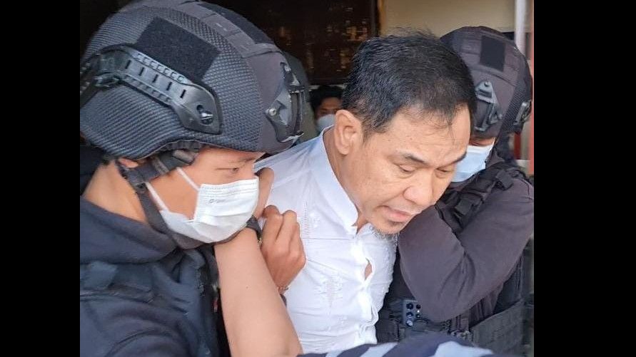 IPW Minta Polisi Bebaskan Munarman, Ferdinad Hutahaean: Mungkin Kurang Minum Air Putih
