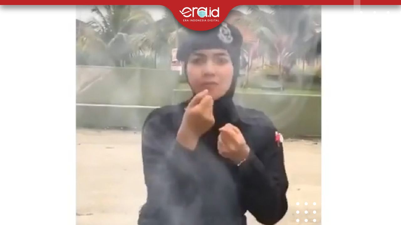 Asyik Main TikTok, Polwan Ini Kena Hukuman