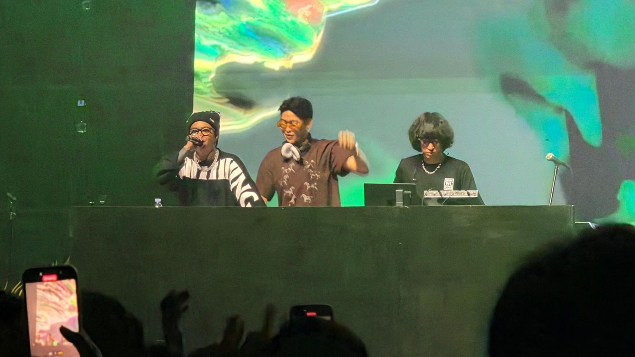 Jadi Opener Rich Brian, Weird Genius Sukses Guncang Beach City