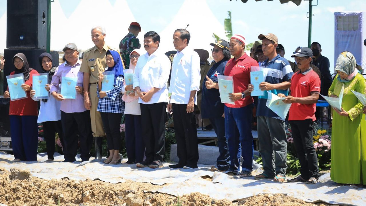 Sertifikat Atasi Konflik Tanah di Blora Sejak 1947, Jokowi: Disyukuri Sampun Rampung..