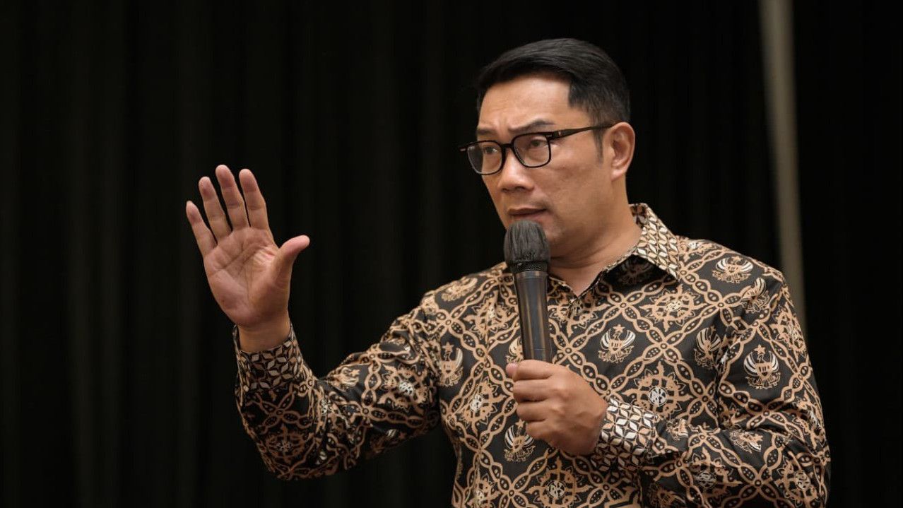 Ridwan Kamil Posting Foto Perbaikan Jalan di Jabar, Ujungnya Disemprot Warganet