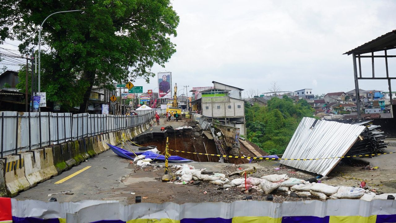 Jembatan Sementara Akan Dibangun Usai Jalur Bogor-Sukabumi Ditutup karena Longsor