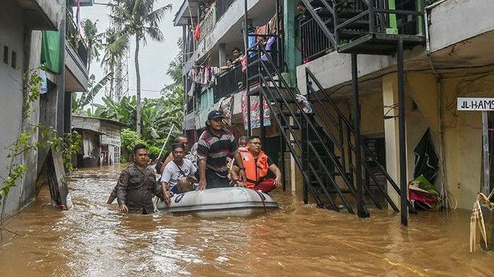 5 RT dan 6 Ruas Jalan di Jakarta Terendam Banjir, Tinggi Air  Ada yang Capai 1,5 Meter
