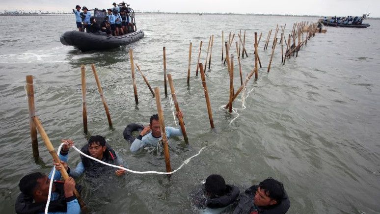 Menteri KP Wahyu Sebut Pemilik Pagar Laut di Perairan Tangerang Didenda Rp18 Juta per Kilompeter
