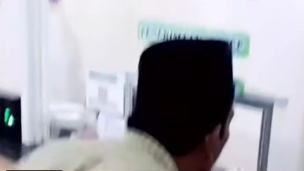 Miris! Pasien Nunggu 2 Jam di Loket Ruang Obat Puskesmas Bangkalan, Ternyata Pegawainya Lagi Ngopi di Warung