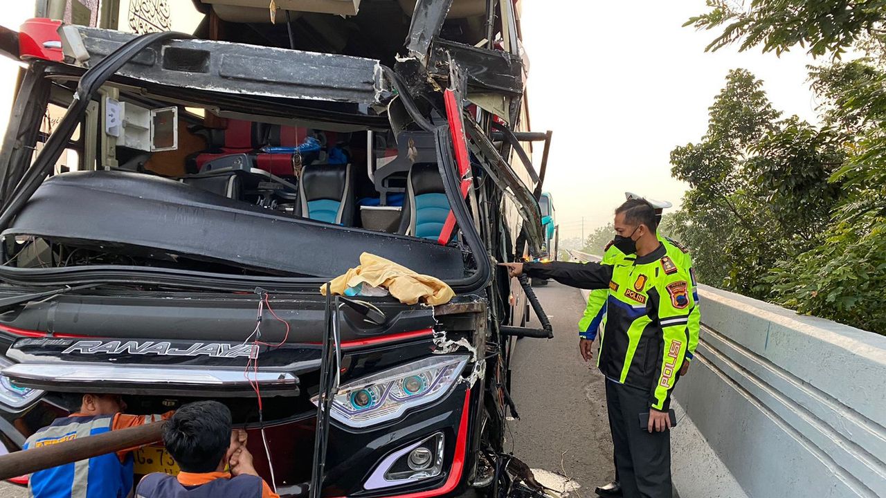 Diduga Gegara Sopir Ngantuk, Empat Bus Terlibat Kecelakaan Beruntun di Tol Solo-Ngawi, Satu Penumpang Meninggal Dunia