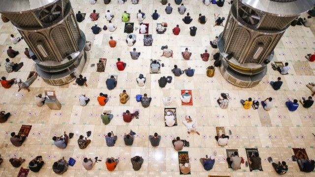 Kabar Gembira untuk Umat Muslim, MUI Izinkan Salat Jumat, Tarawih, dan Ied dengan Saf Rapat di Masjid saat Ramadan: Saatnya Mendekatkan Diri dengan Allah