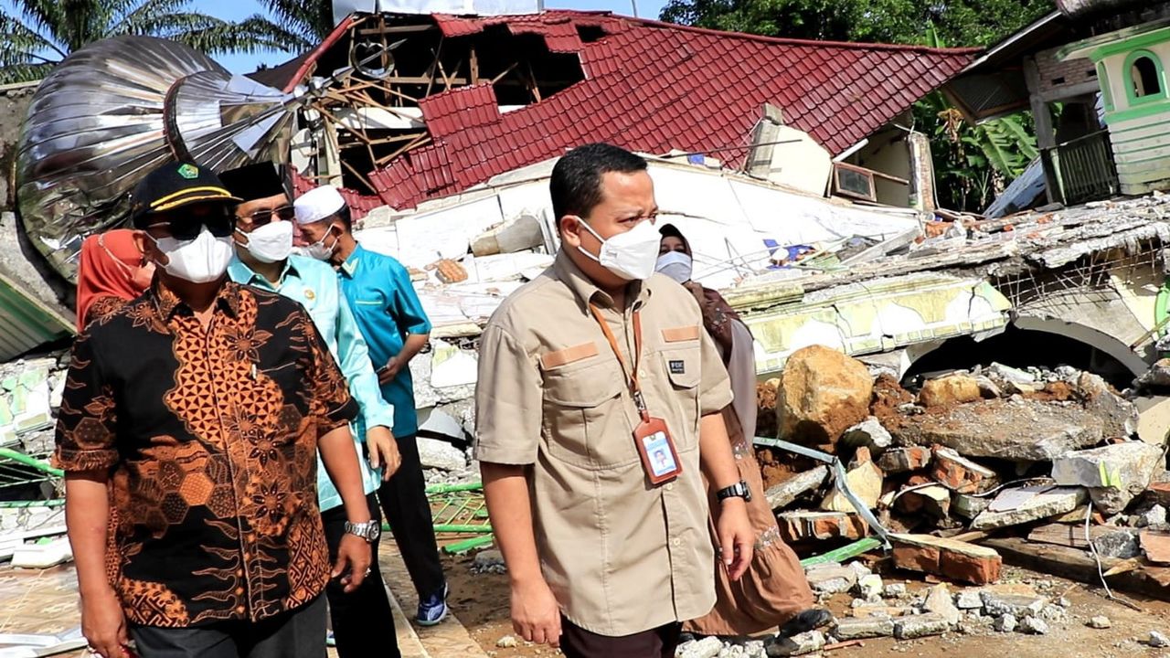Menag Yaqut Kirim Rp2,35 M, Bantu Masjid, dan Musala Terdampak Gempa Pasaman Barat, Netizen: Duit Negara bukan Duitnya