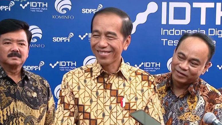 Ditanya Soal Inisiasi Pertemuan Mega-Prabowo, Jokowi Hanya Tersenyum Lebar