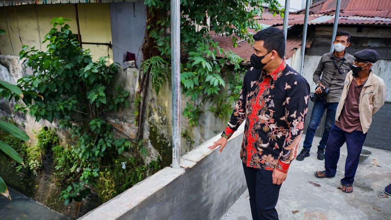 Tegas! Momen Wali Kota Medan Bobby Nasution Tolak Rayuan Pengusaha, Robohkan Bangunan di Atas Drainase