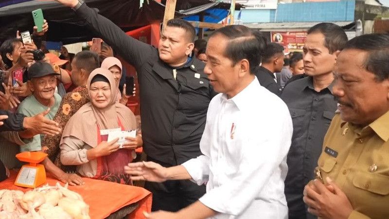 Viral Paspampres Jokowi Tarik Lengan Bupati Bengkulu Utara, Setpres: Refleks