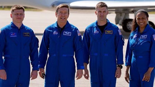 Sempat Ditunda Akibat Angin Kencang, Empat Astronot Meluncur ke Luar Angkasa dengan SpaceX