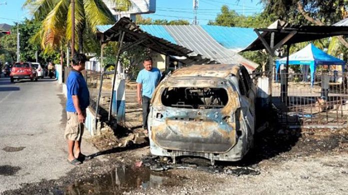 Mobil Rush Pengangkut Pertalite Terbakar dan Tabrak Pos Polisi di Kupang NTT, Sopir Terbakar