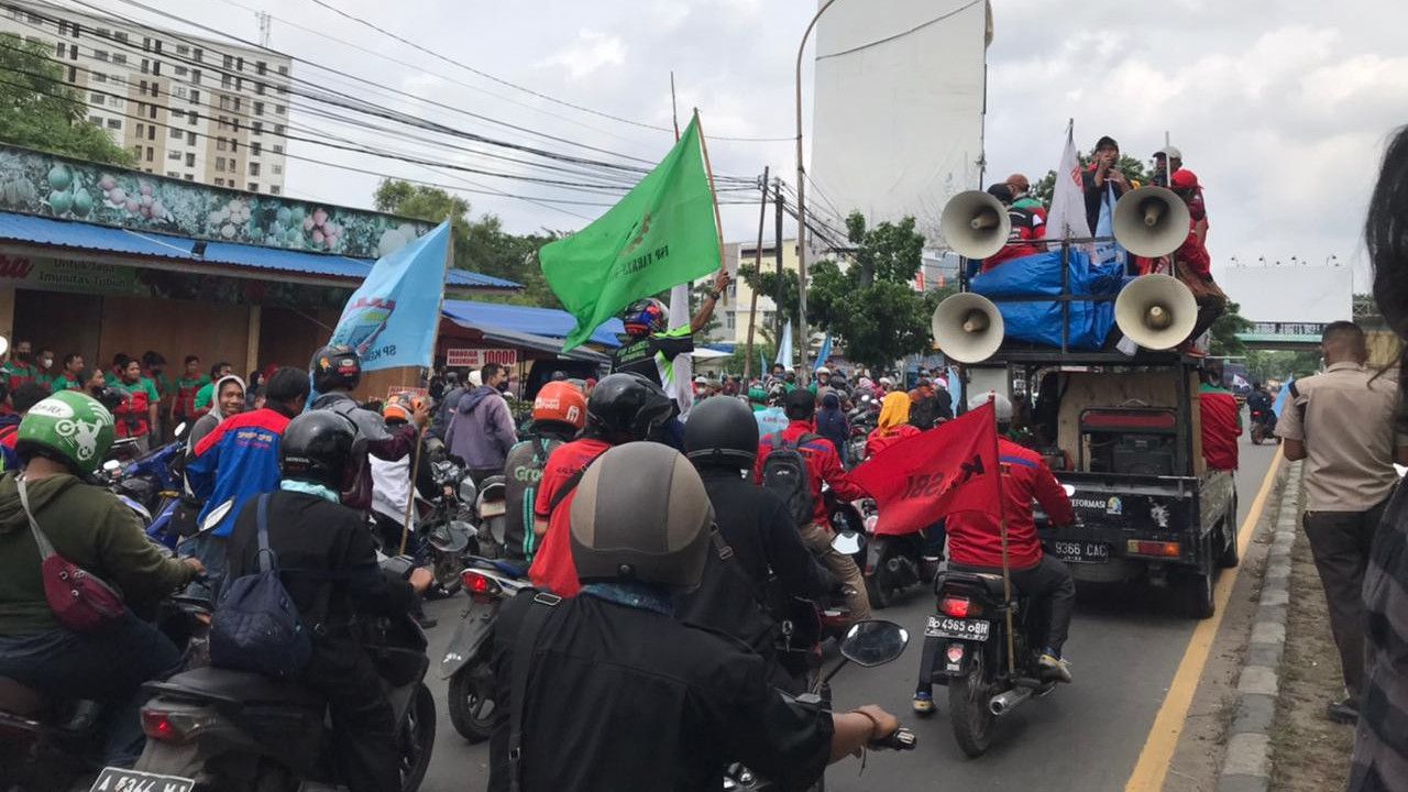 Aksi Buruh Banten Mogok Kerja Seminggu, Sweeping Pekerja yang Tak Ikut Demo