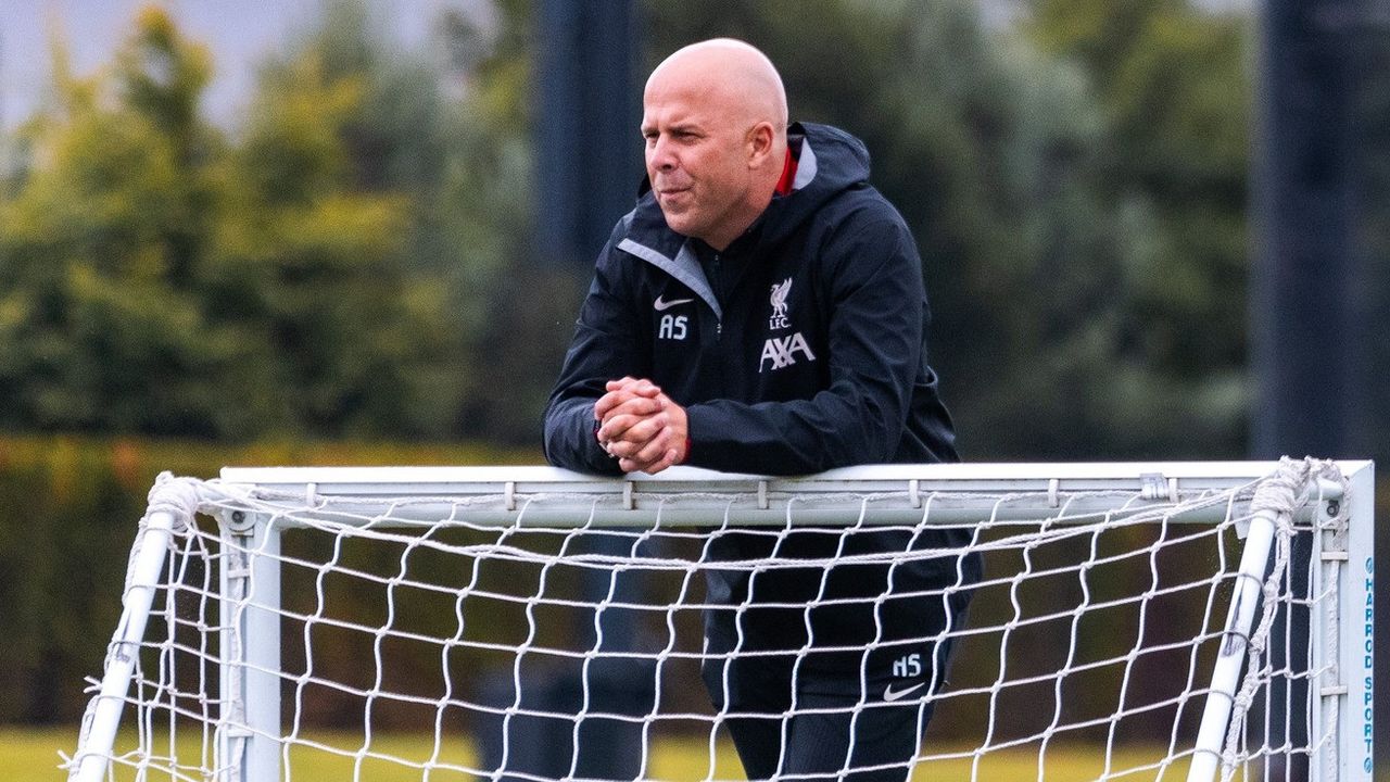 Dibombardir PSG, Arne Slot: Liverpool Beruntung Tak Dibobol