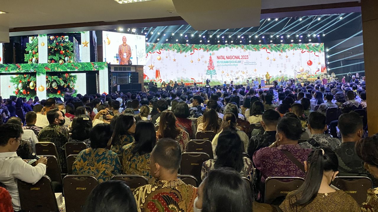 Dihadiri Jokowi, 17 Ribu Jemaat Rayakan Puncak Natal Nasional di Gereja Bethany Surabaya