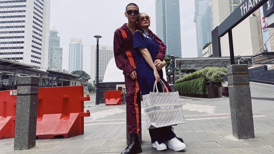 Bukan Ariel NOAH, Pria Tampan Ini Mesra dengan Agnez Mo Tapi Dituding Pansos dan Benalu