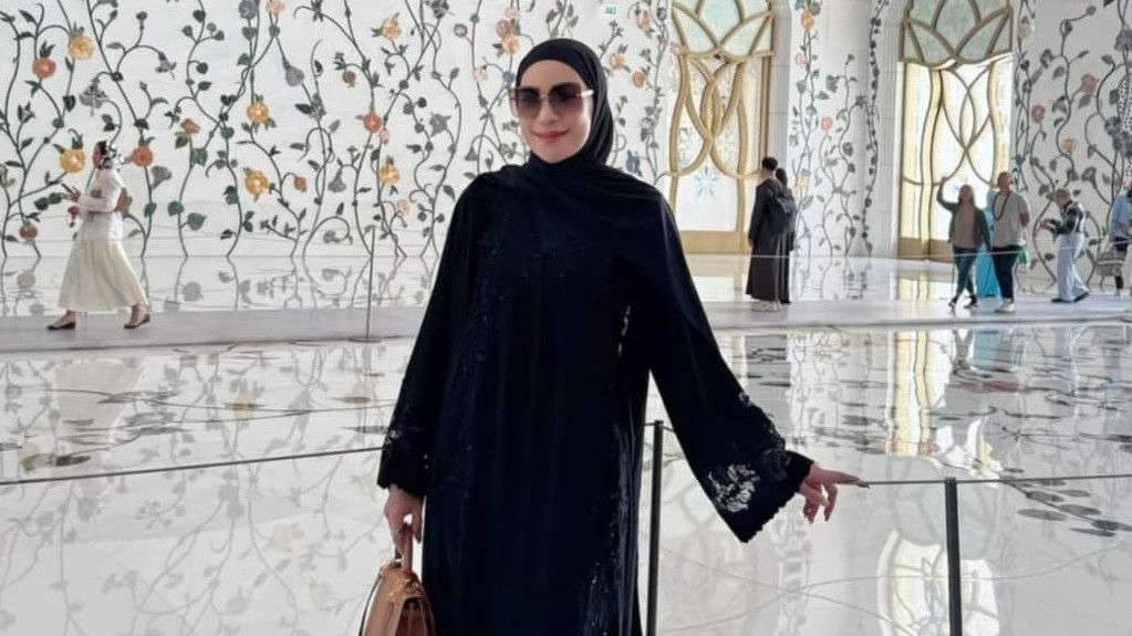 Sepakat Cerai dengan Andre Taulany, Erin Tenangkan Diri ke Tanah Suci