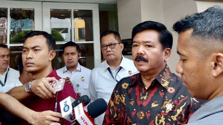 Soal Jampidsus Diduga Dikuntit Anggota Densus, Menko Polhukam Hadi Klaim Aman Terkendali
