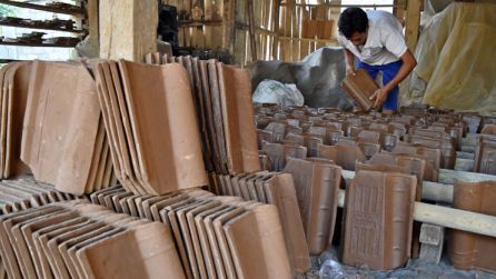 Lupakan Atap Seng, Prabowo Gembar-Gembor Proyek Genteng, Ajak Pemda Ikuti Maunya