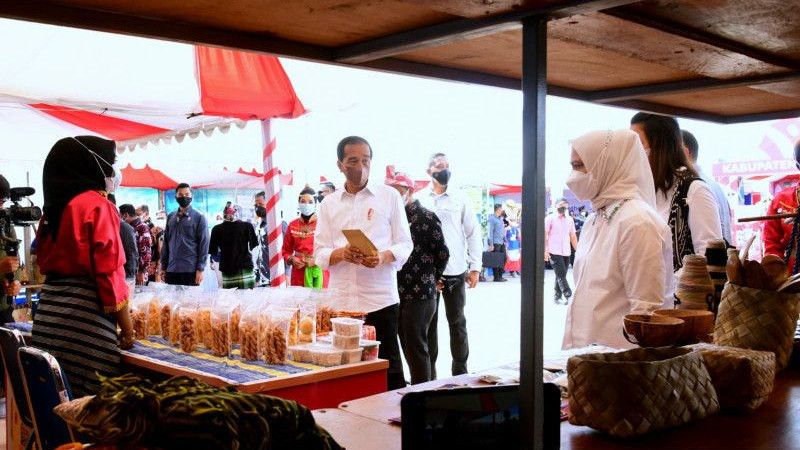Jokowi-Iriana Kepincut Abon Ikan Tuna di Wakatobi