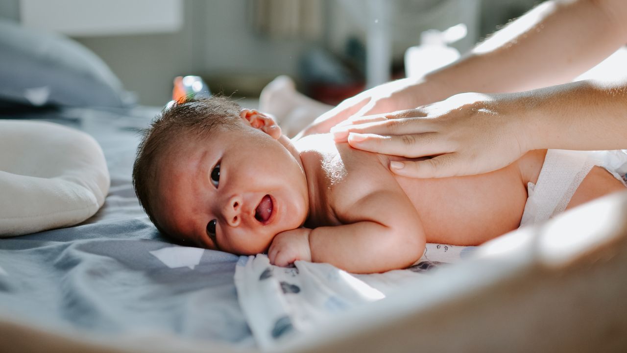 Cegah Infeksi Tali Pusat, Keunggulan Popok dengan Fitur Belly Button U-shape Khusus Untuk Bayi