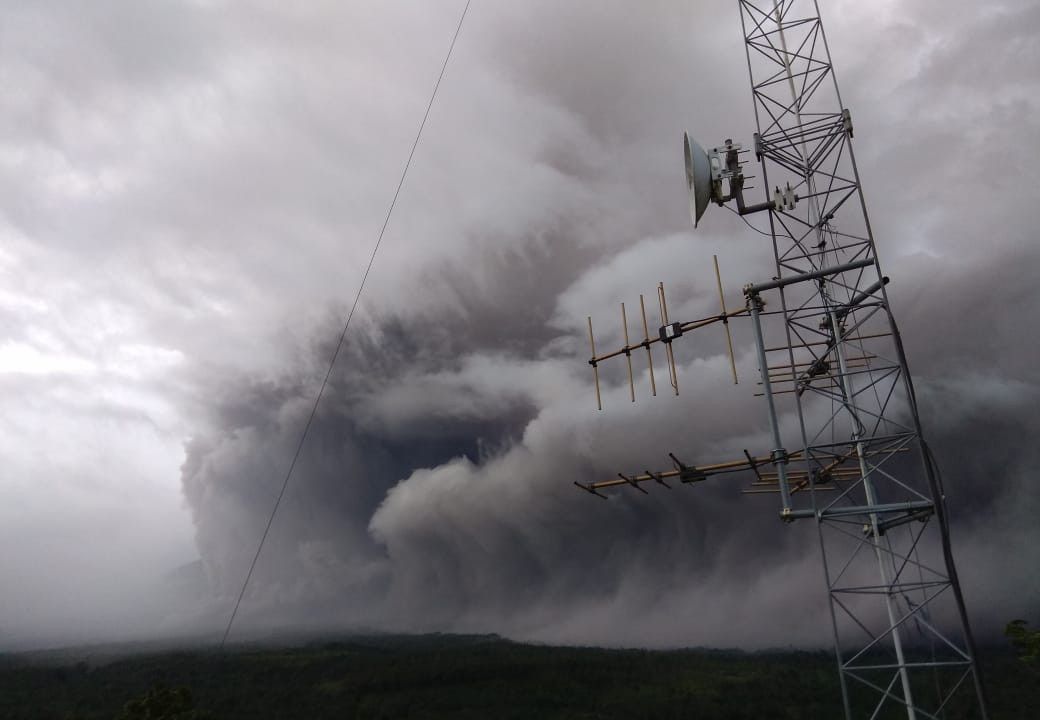 Gunung Semeru Muntahkan Awan Panas Guguran Hingga Lava Pijar, Status Masih Level II