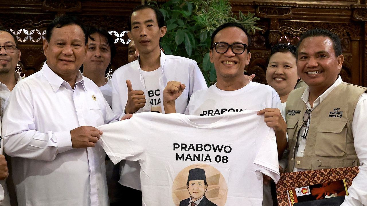 Joman 'Banting Setir' Dukung Prabowo, Hasto PDIP: Pagi Kedelai, Sore Tempe