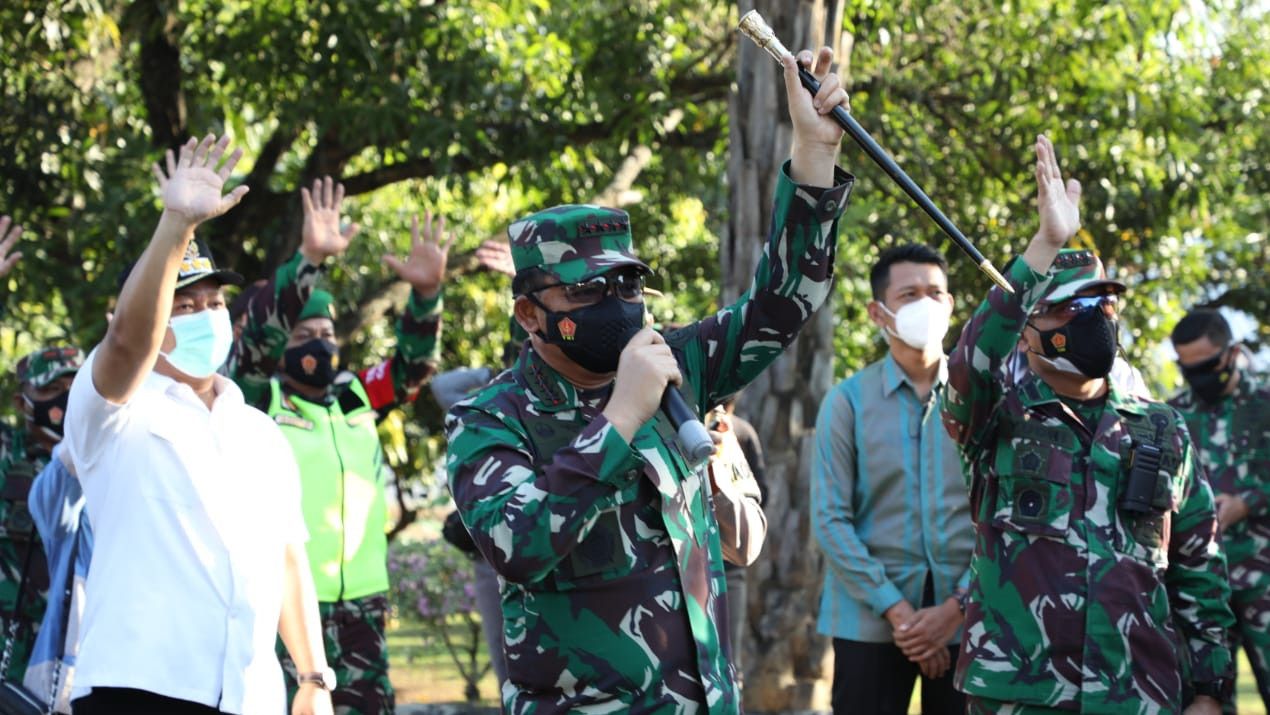Momen Panglima TNI Kunjungi Pasien Isolasi di Wisma Haji Donohudan, Bawa Pesan Khusus
