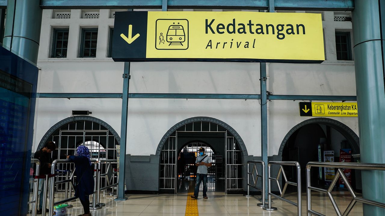 Imbas Reuni 212, Kereta yang Mesti ke Gambir Terpaksa Disetop di Jatinegara