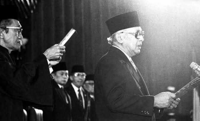 Kemensos Rampungkan Kajian Gelar Pahlawan Soeharto di Akhir Mei