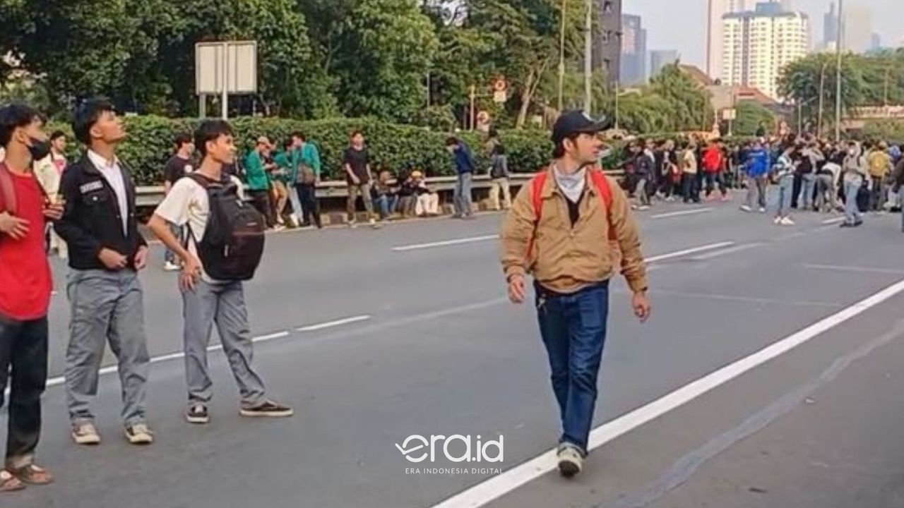 Mulai Ricuh, Pendemo Masuk Tol Dalam Kota Usai Ditembaki Gas Air Mata