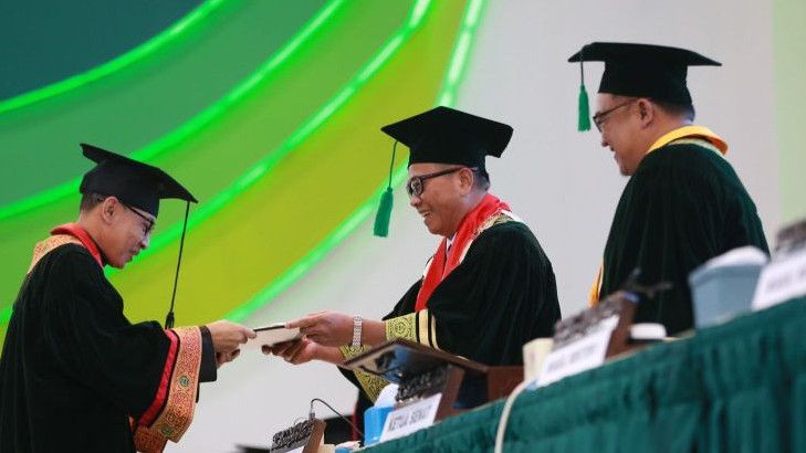 Nasihat Penting Buya Yahya Usai Sandang Gelar Sarjana Psikologi