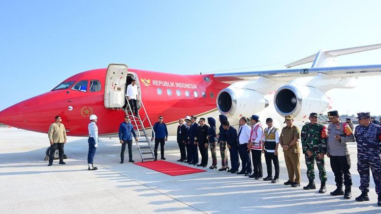 Presiden Jokowi Mendarat Perdana di Bandara IKN: Mulus Banget Turunya