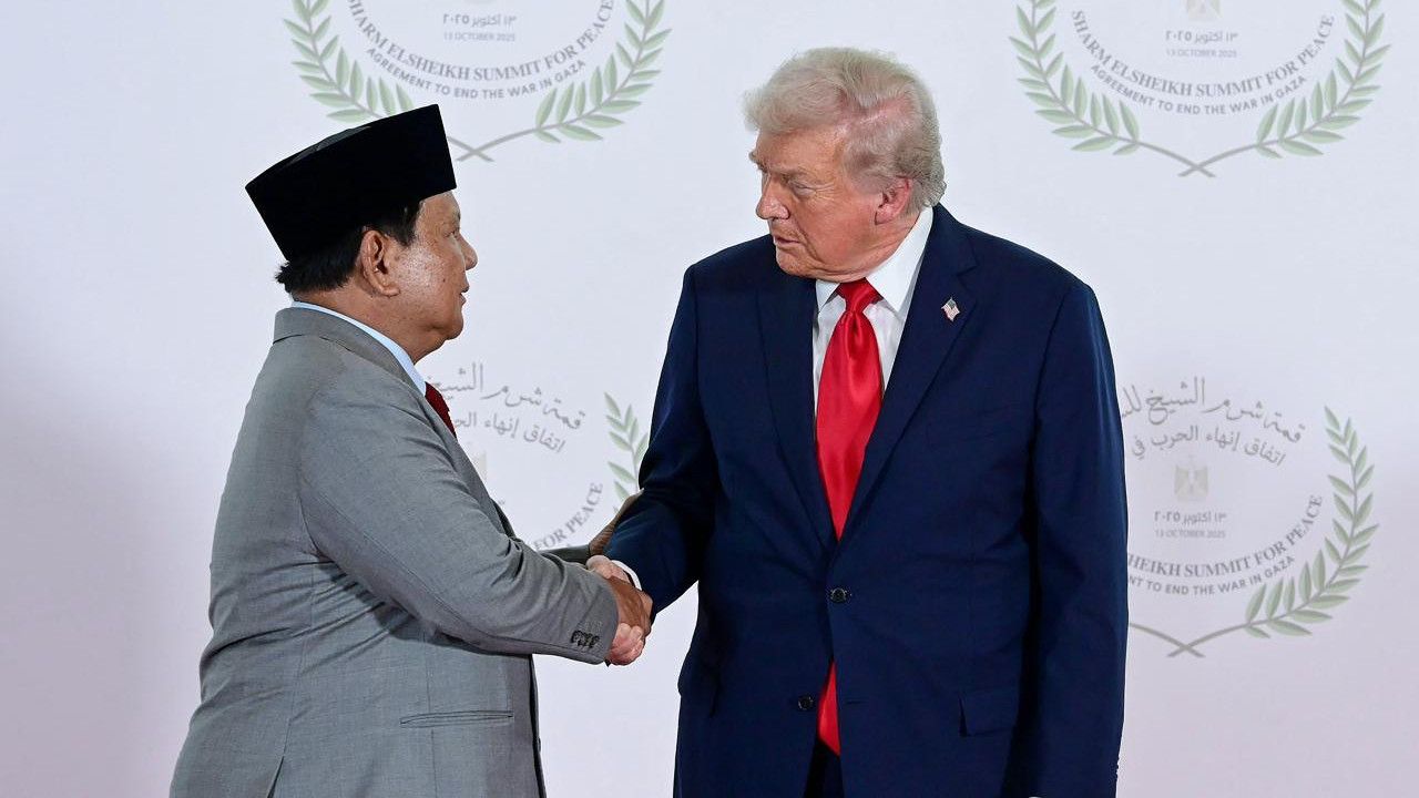 Viral Video Prabowo Bisik Trump Minta Bertemu Eric, Menlu: Hubungan Mereka Dekat