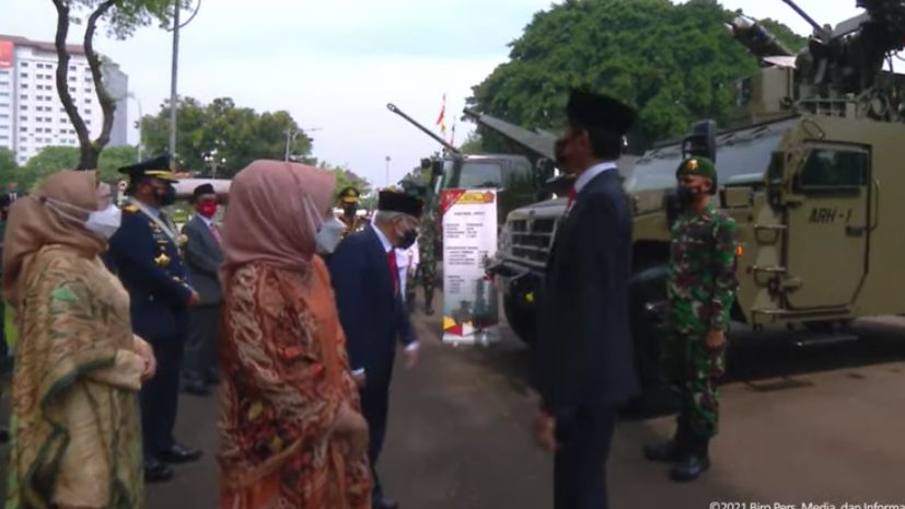 Momen Jokowi Guyon KSAD Jenderal Andika Perkasa Jadi Sopir Iriana Saat HUT TNI