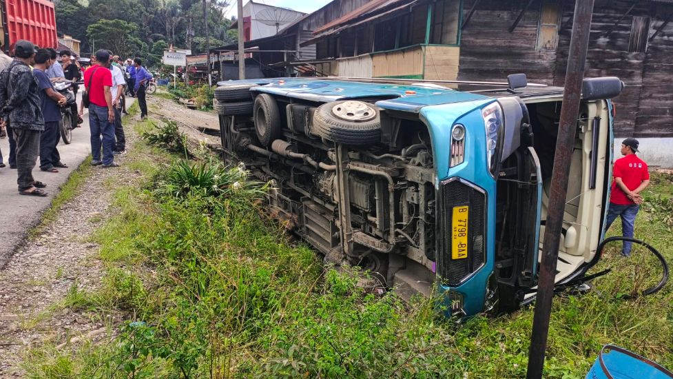 Bus Rombongan dari Jakarta Tabrak 4 Pejalan Kaki di Toba Sumut, 2 Orang Tewas