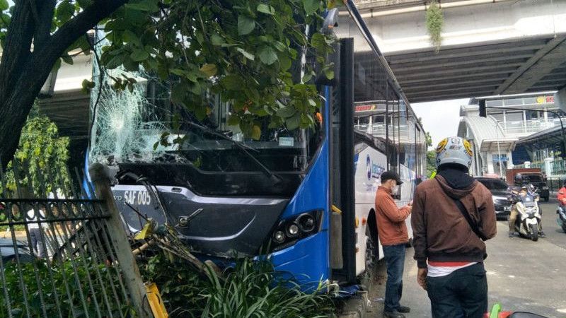 TransJakarta Sering Kecelakaan, PDIP Tegur Anies dan Riza: Hayati Penderitaan Orang!