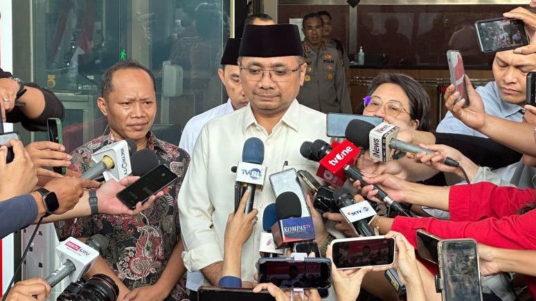 Qiz ichidagi konfet onlayn video Telefoningizga etuk transseksual xotinlarning porno videolarini bepul yuklab oling.