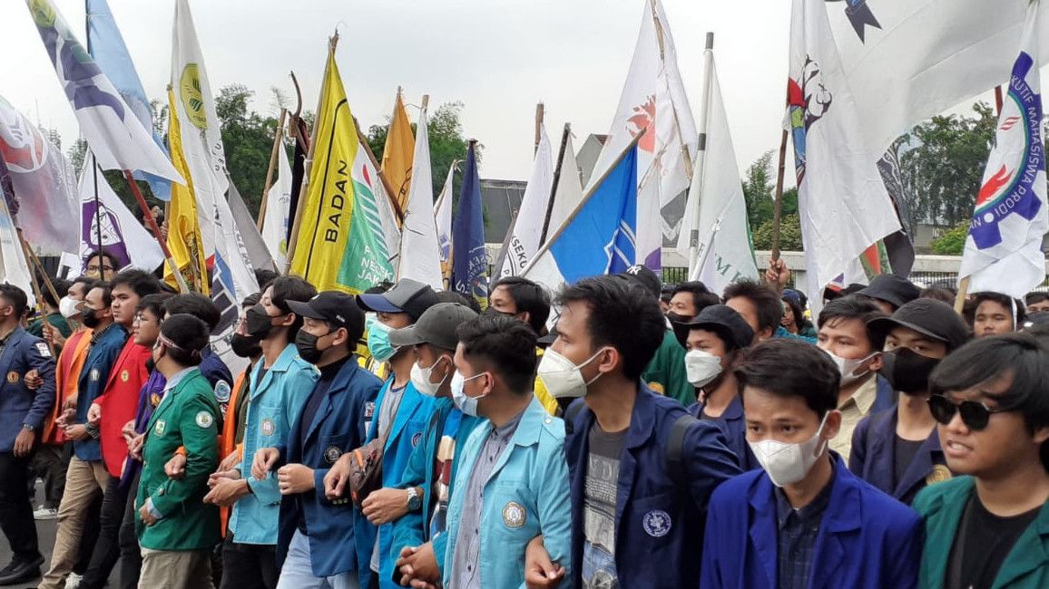 Situasi Terkini Aksi 11 April: Ratusan Mahasiswa Geruduk DPR, Tolak Perpanjangan Jabatan Hingga Harga Minyak Goreng