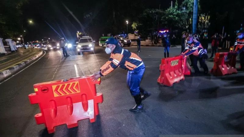 Benarkah Ada Sanksi Bagi Warga yang Nekat Berkendara Malam Hari di Jakarta? Cek Faktanya