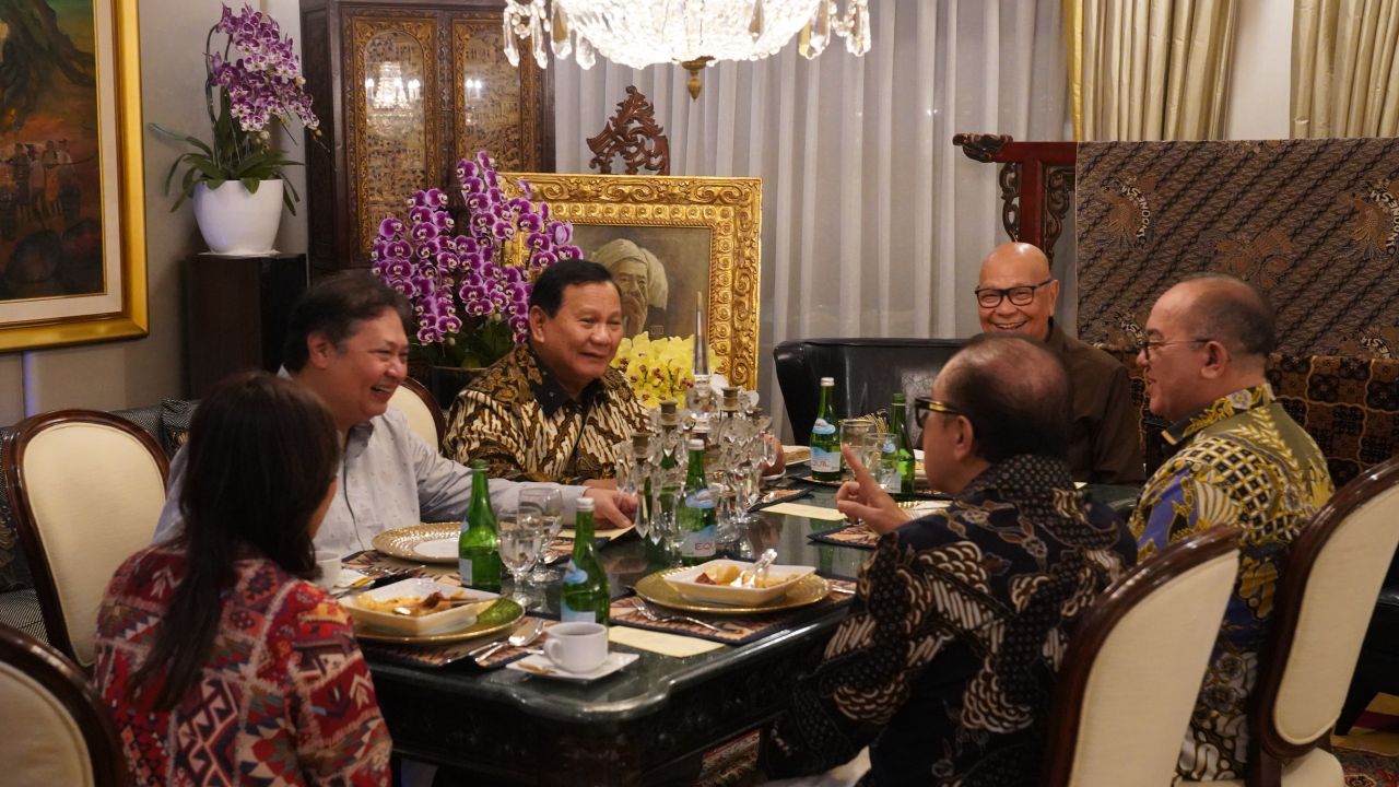 2 Jam di Rumah Airlangga, Prabowo: Ngomong Ini dan Itu
