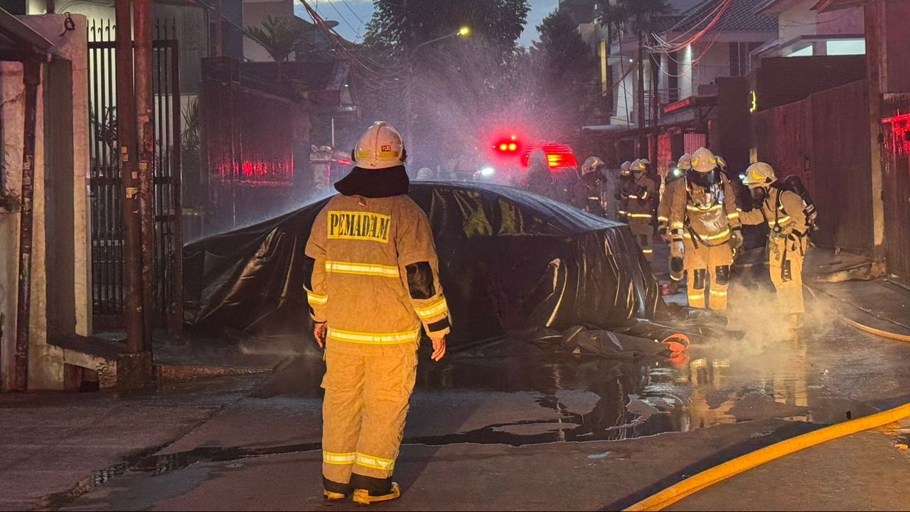 Detik-Detik Mobil BYD Terbakar Usai Tiga Hari Nganggur di Garasi