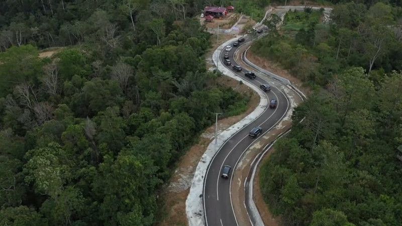 Gubernur Sulsel Perbaiki Jalan Takkalasi-Bainange-Lawo, Akses Barru ke Soppeng Jadi Makin Dekat