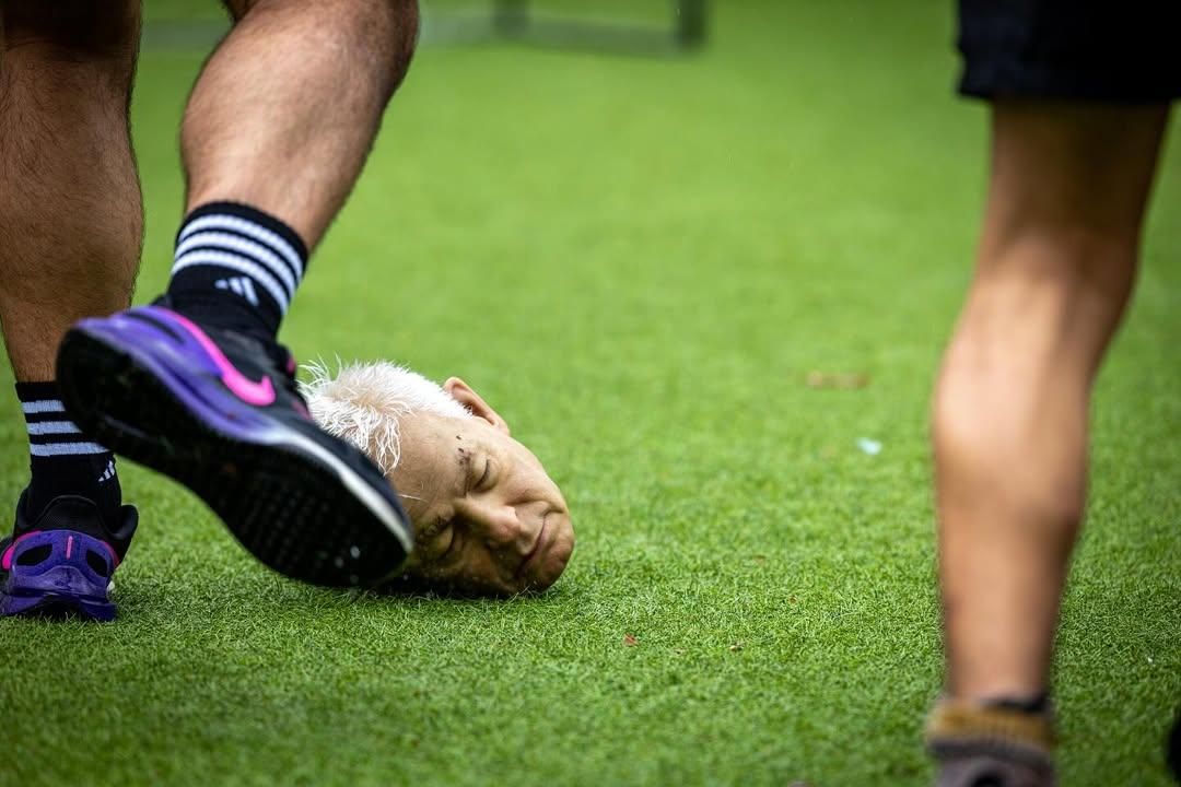 Main bola pakai kepala netanyahu (Instagram/thisisindecline)