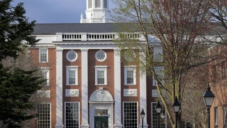 Ini Alasan Trump Larang Mahasiswa Asing di Universitas Harvard