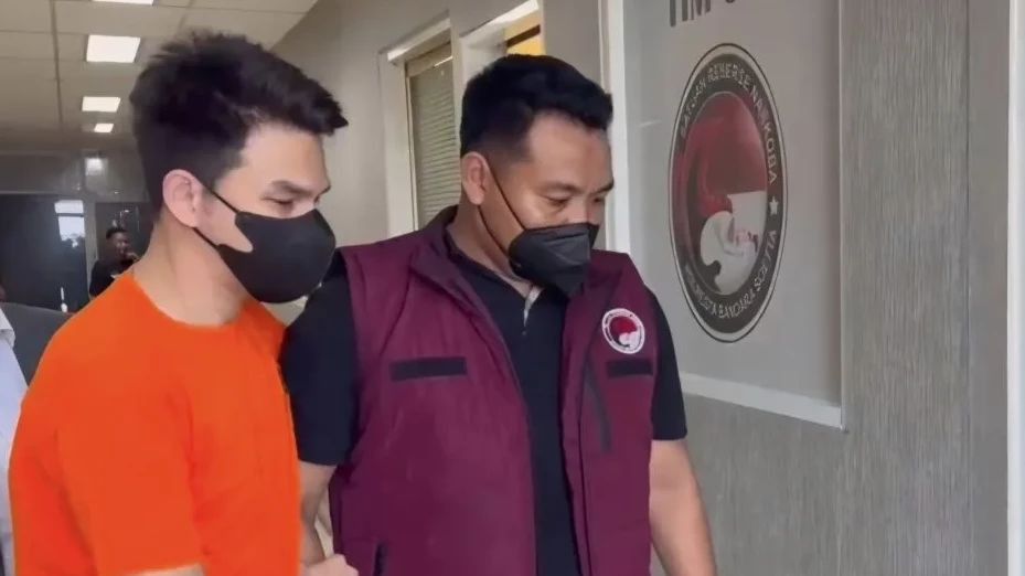 Terbukti Berperan di Kasus Obat Keras dalam Vape, Jonathan Frizzy Divonis 8 Bulan Penjara
