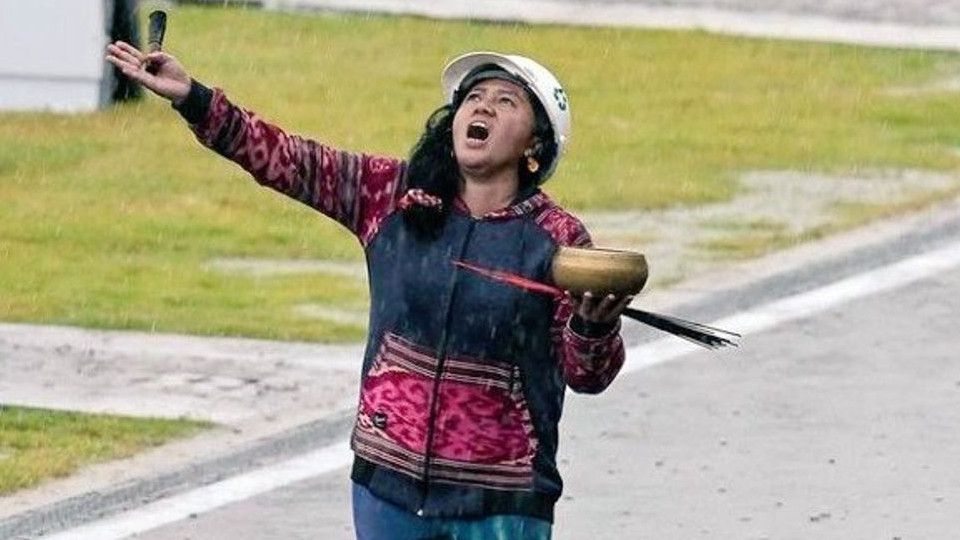 Viral Mbak Rara Si Pawang Hujan Diusir Saat Beraksi di Pantai Parangkusumo