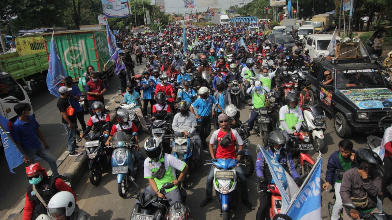 Gubernur Banten Wahidin Halim Tetapkan UMP 2022 naik Rp40 Ribu, 200 Ribu Buruh Turun Demo